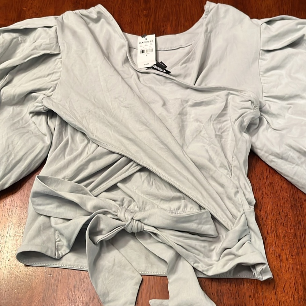 NWT Express Elegant Gray Women's wrap around cropped  Top Small - Picture 7 of 8